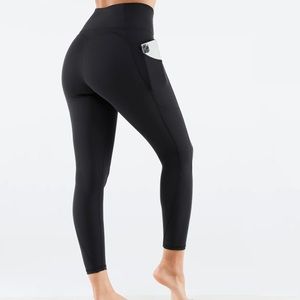 Fabletics Oasis PureLuxe High Waisted 7/8 Black Legging with Pockets EUC
